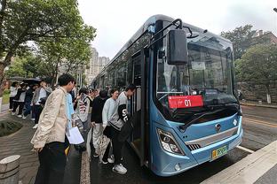 奥尼尔：我不知道上帝长什么样 但我见到乔丹就像见到上帝一样